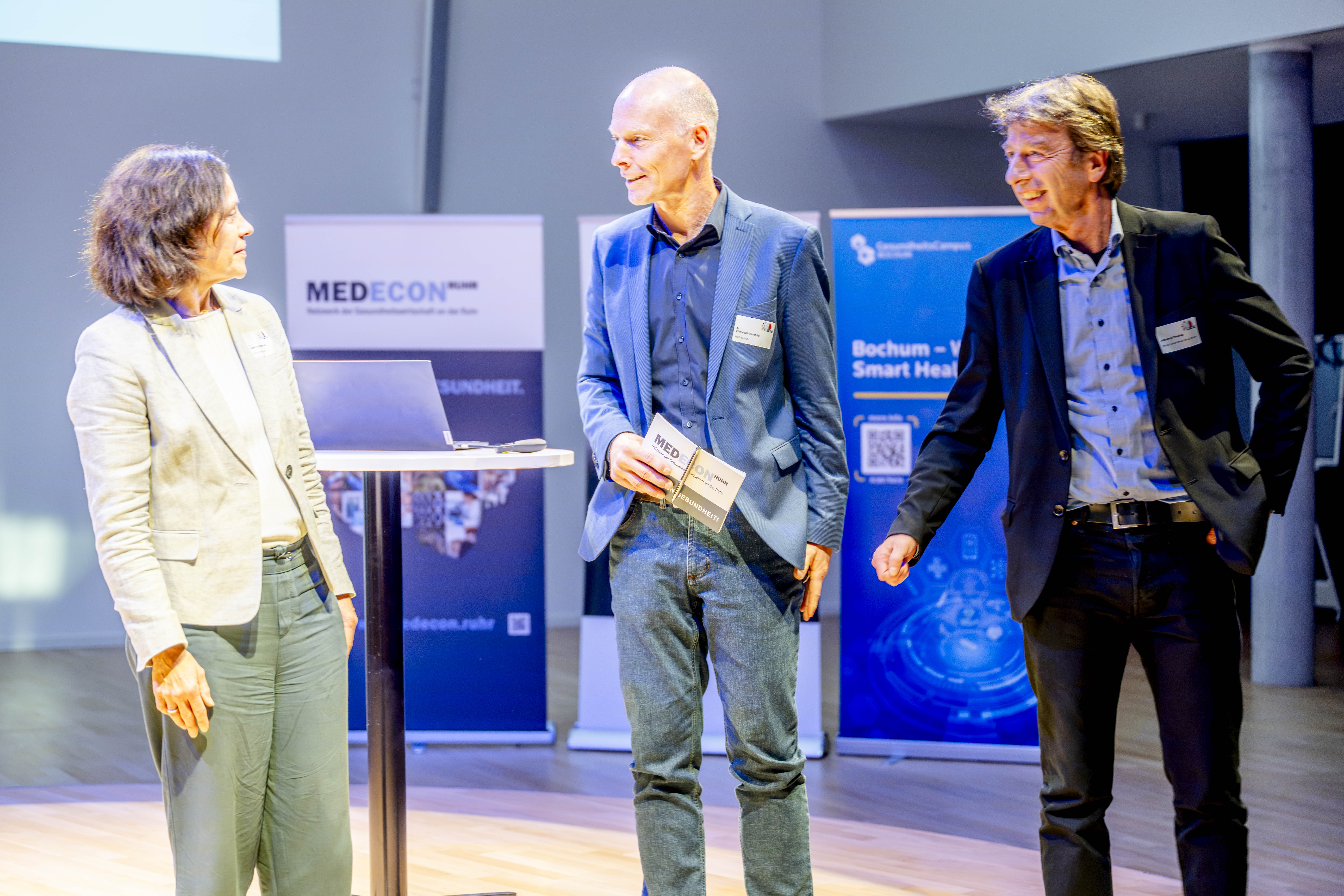 von links nach rechts: Dr. Sabine Dannenberg, Science Hub Neuroscience; Dr. Christoph Monfeld, MedEcon Ruhr; Johannes Peuling, Agentur GesundheitsCampus Bochum