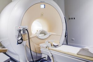 Foto eines Magnetresonanztomographen (MRT) im Berufsgenossenschaftlichen Universitätsklinikum Bergmannsheil in Bochum © SFB874/Susanne Troll