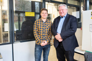  Andreas Faissner und Juliane Bauch setzen die in der Publikation beschriebenen Arbeiten aktuell in Bochum fort. (c) RUB/Kramer